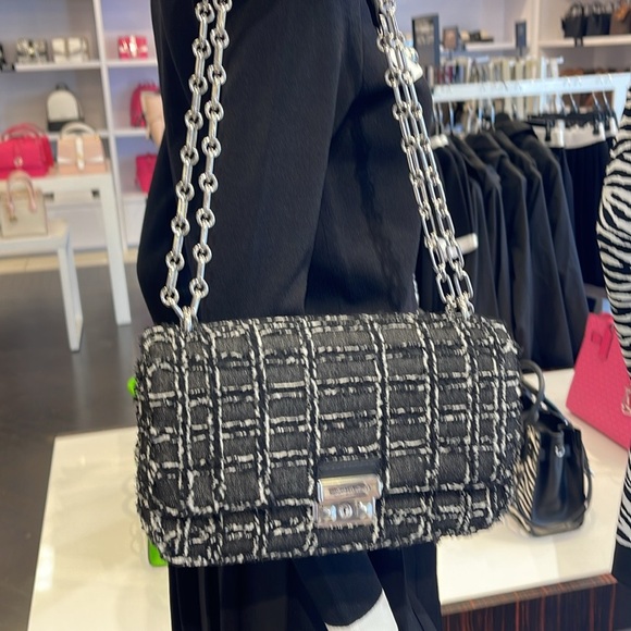 MICHAEL KORS
Tribeca Large Frayed Denim Shoulder Crossbody Bag
NWT - Picture 12 of 16